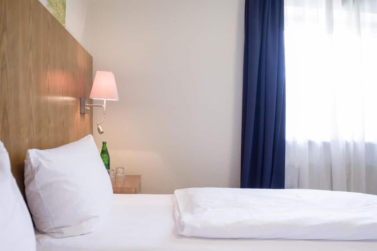 Hotel Koenigstein Kiel By Tulip Inn Rum bild
